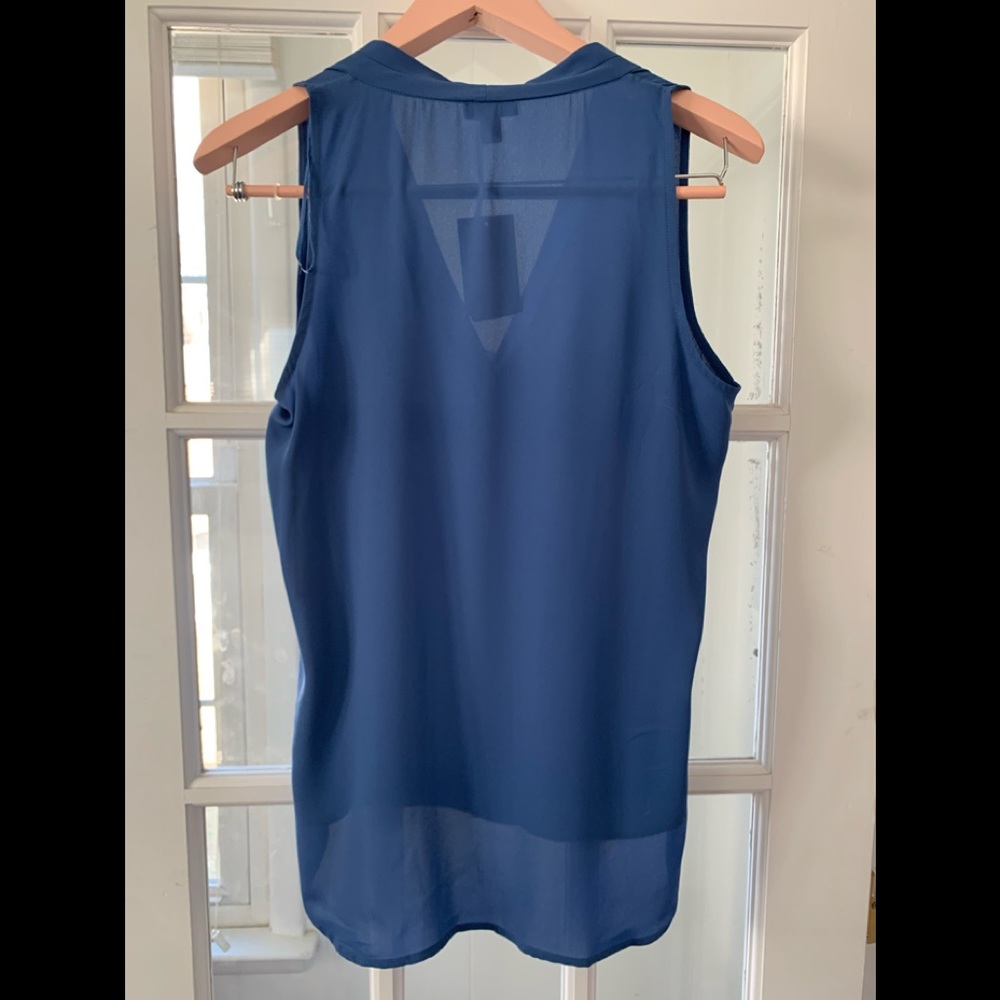 Sleeveless blouse - Picture 2 of 6